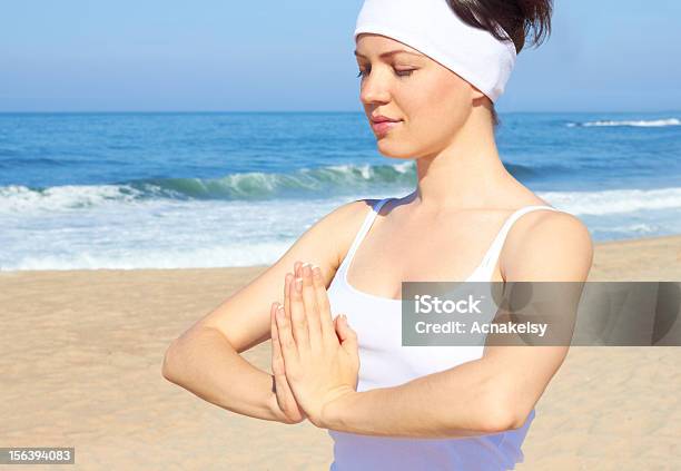 Photo libre de droit de Détente Sur La Plage banque d'images et plus d'images libres de droit de Adulte - Adulte, Beauté, Belle femme