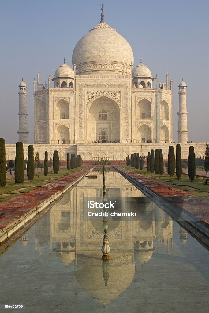 Taj Mahal odzwierciedlenie w Staw o wschodzie słońca. - Zbiór zdjęć royalty-free (Agra)