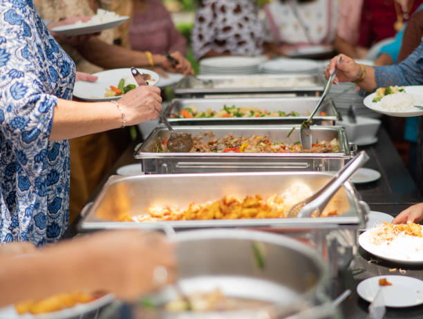istock scooping the food, catering, dinner time 1564167447