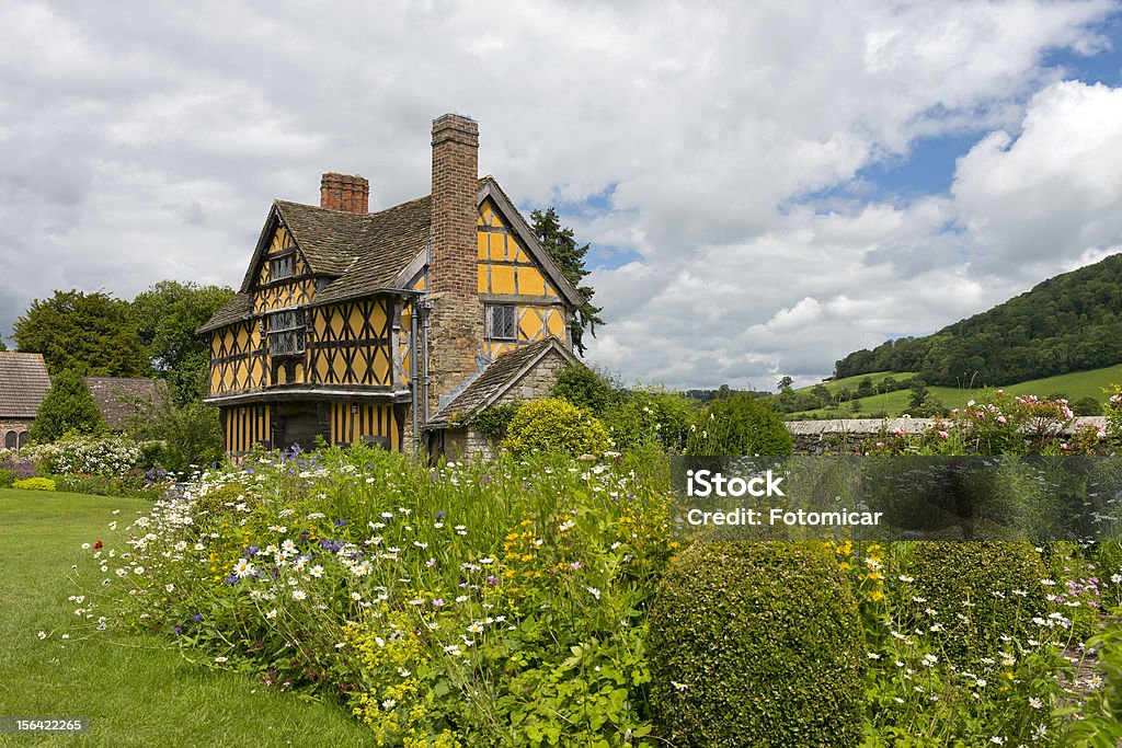 Stokesay Manor House porta - Foto stock royalty-free di Blu