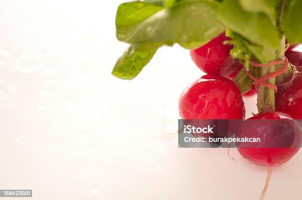 Red Rzodkiewka Na Białym Tle - zdjęcia stockowe i więcej obrazów Artykuły spożywcze - Artykuły spożywcze, Bez ludzi, Białe tło