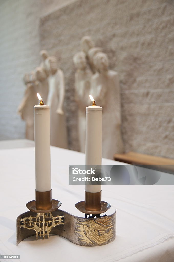Due candele, simbolo del matrimonio - Foto stock royalty-free di Candela - Attrezzatura per illuminazione