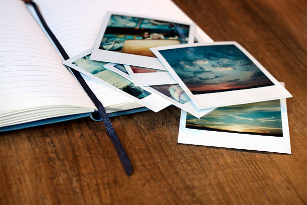 Journal e Polaroids - foto stock