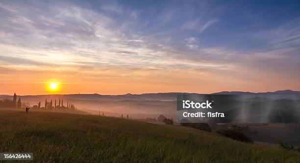 Val Dorcia Po Sunrise Z Fotograf Toskania Włochy - zdjęcia stockowe i więcej obrazów Brzask