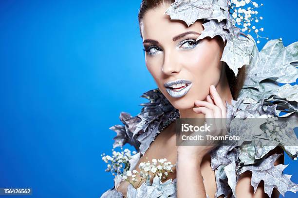 Photo libre de droit de Hiver Avec Grand Lit banque d'images et plus d'images libres de droit de Adulte - Adulte, Blanc, Bleu