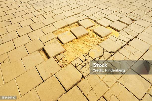 Pflastersteinen Stockfoto und mehr Bilder von Fliesenboden - Fliesenboden, Zu Groß, Auffahrt