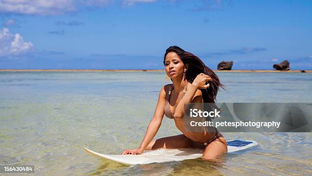 波を待つ - サーフィンのストックフォトや画像を多数ご用意 - サーフィン, サーフボード, バケーション