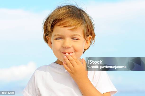 Foto de Portriat De Linda Menina e mais fotos de stock de Alegria - Alegria, Beleza, Cabeça Humana