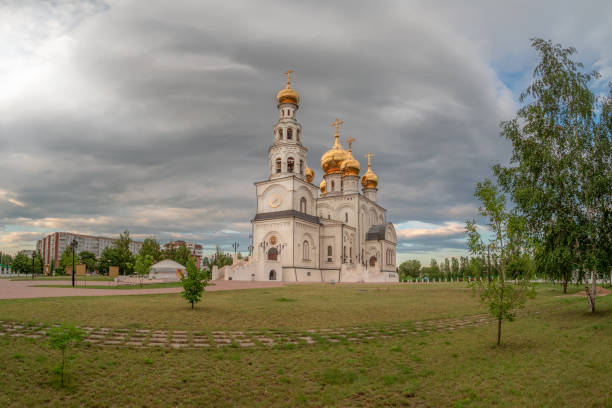 спасо-преображенский кафедральный собор абакана. республика хакасия. россия. - ergaki стоковые фото и изображения