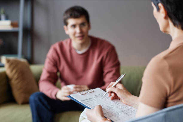 istock Specialist talking to patient at session 1564405310