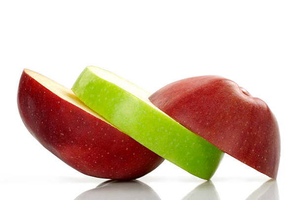 rodajas frescura de manzana - apple portion red freshness fotografías e imágenes de stock