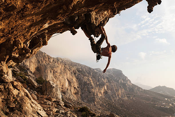 rock climber - climbing rock men mountain climbing foto e immagini stock