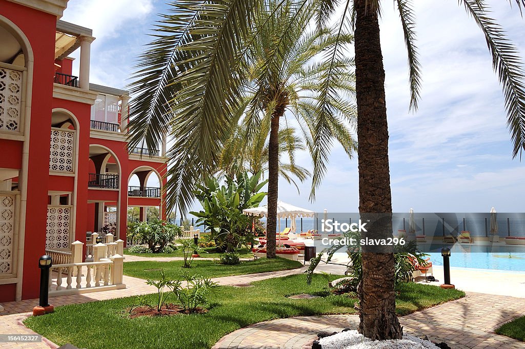 Piscina con jacuzzi del hotel de lujo en la isla de Tenerife, España - Foto de stock de Actividades recreativas libre de derechos