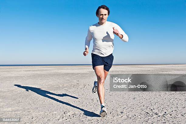 Photo libre de droit de Homme Jogger banque d'images et plus d'images libres de droit de Adulte - Adulte, Adulte d'âge moyen, Allemagne