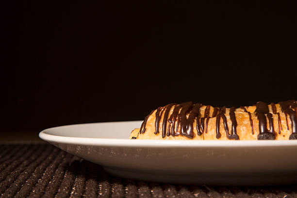 Cтоковое фото Шоколадный пирог крема на белой тарелки