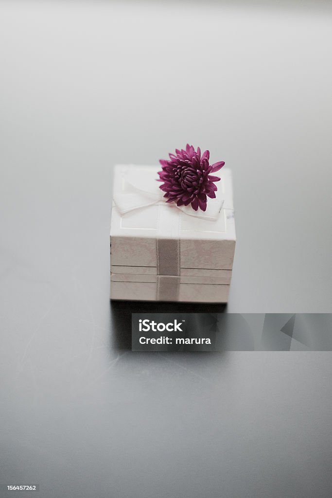 ringbox blanco - Foto de stock de Amor - Sentimiento libre de derechos