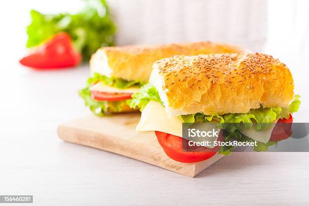 Freschi E Gustosi Panini - Fotografie stock e altre immagini di Alimentazione sana - Alimentazione sana, Baguette, Bianco