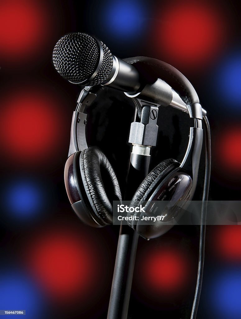 Cantante etapa micrófono - Foto de stock de Luz de escenario libre de derechos