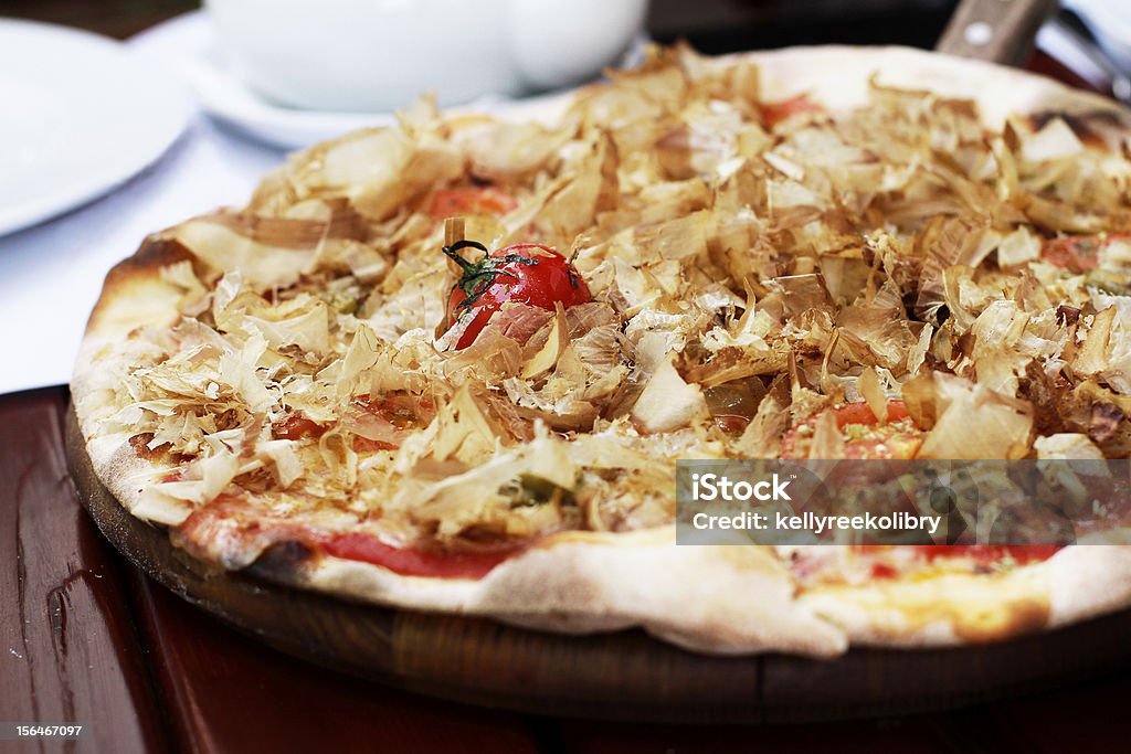 Pizza com tomates cereja e queijo - Foto de stock de Bacon royalty-free