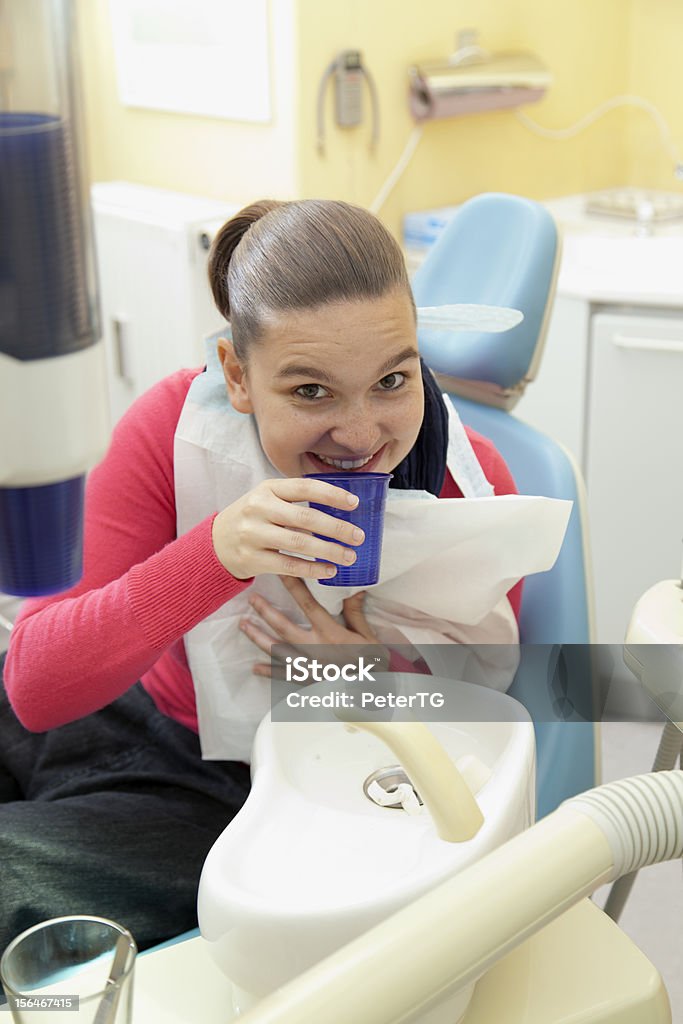 Mädchen Mund inmitten nach dental Inspektion - Lizenzfrei Arzthelferin Stock-Foto