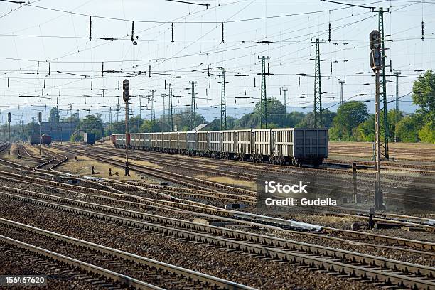 Ferrovie - Fotografie stock e altre immagini di Acciaio - Acciaio, Binario di stazione ferroviaria, Composizione orizzontale