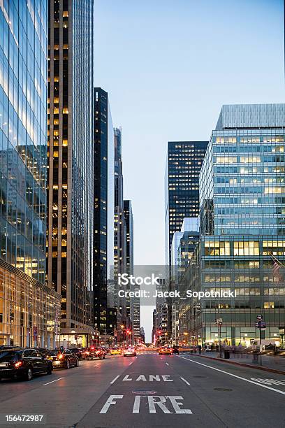Cidade De Nova Iorque Da Rua Nível - Fotografias de stock e mais imagens de Cidade de Nova Iorque - Cidade de Nova Iorque, Rua, Placa Fire Point