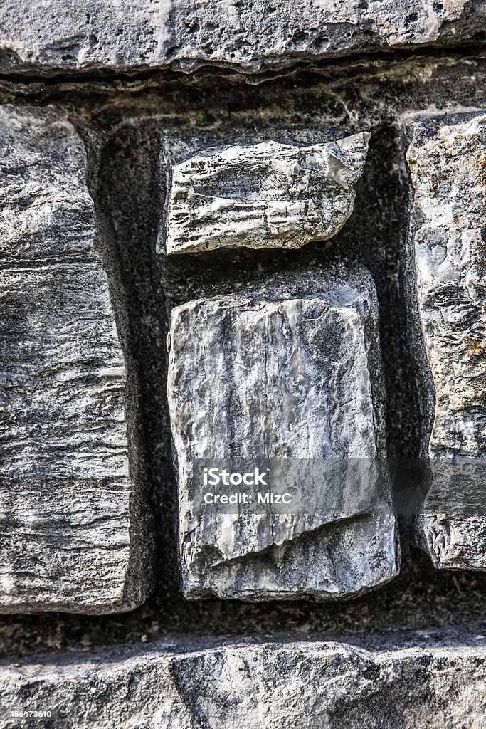 Letra I na parede de pedras - Foto de stock de Cimento royalty-free