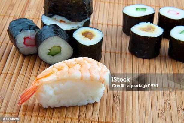Sushi - Fotografie stock e altre immagini di Antipasto - Antipasto, Cibo, Close-up