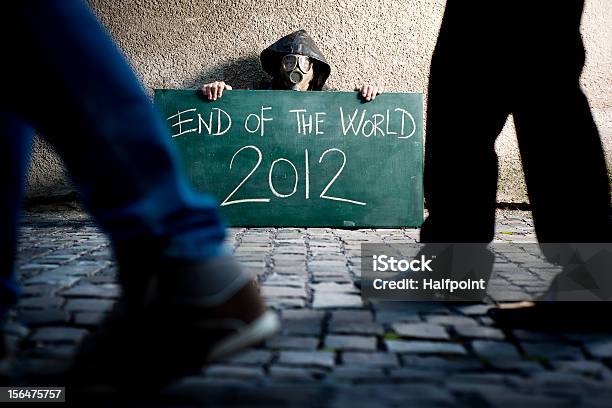 Fine Del Mondo - Fotografie stock e altre immagini di 2012 - 2012, Adulto, Ambientazione esterna
