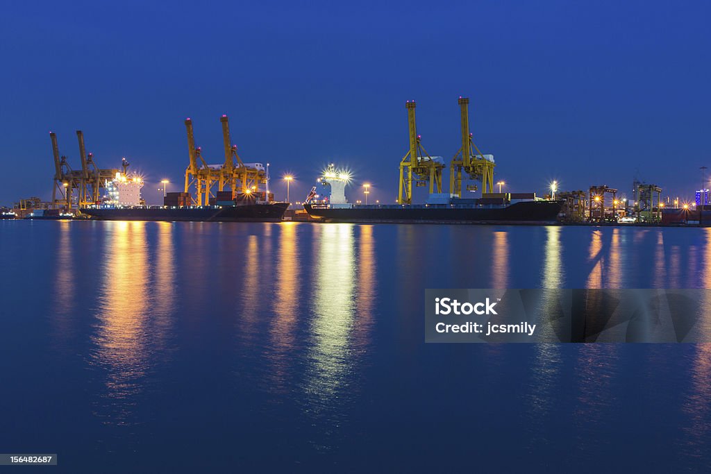 Merci Cargo Container nave con gru Ponte di lavoro in shipya - Foto stock royalty-free di Acqua