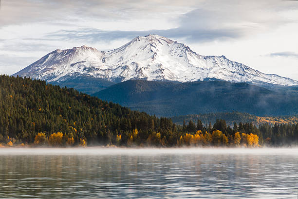 Mount Shasta Mountain Mount Shasta siskiyou lake stock pictures, royalty-free photos & images