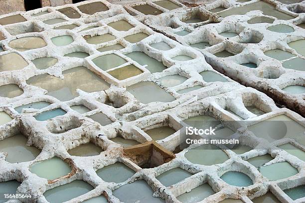 Foto de Fez Tanneries Em Marrocos e mais fotos de stock de Arabesco - Estilo - Arabesco - Estilo, Arte, Arte e Artesanato - Assunto