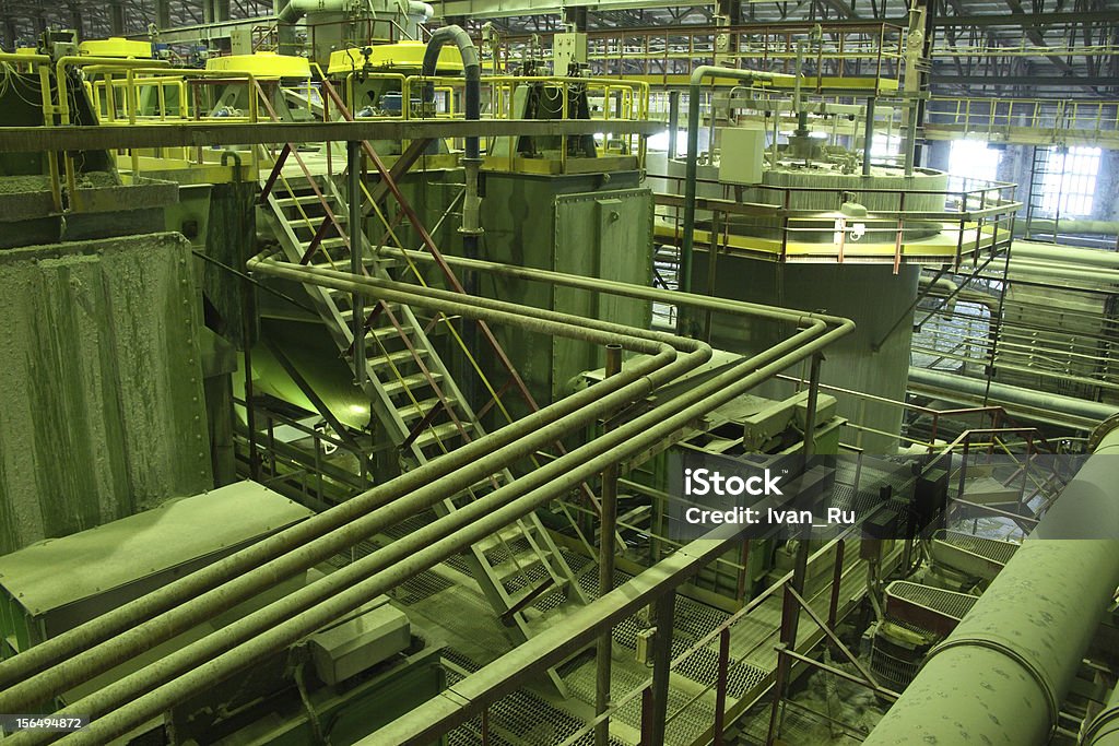 Industrial view (escaleras y tuberías de colores verde) - Foto de stock de Columna arquitectónica libre de derechos