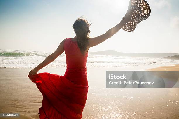 행복함 프리돔 드레스에 대한 스톡 사진 및 기타 이미지 - 드레스, 모자-모자류, 바다
