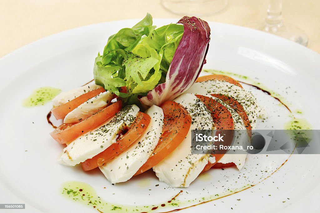 Salada Caprese - Foto de stock de Alface royalty-free