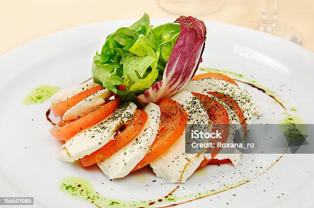 Foto de Salada Caprese e mais fotos de stock de Alface - Alface, Alimentação Saudável, Almoço