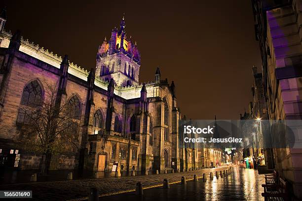 Королевская Миля В Сутки Edinburh Шотландия — стоковые фотографии и другие картинки Дождь - Дождь, Ночь, Эдинбург - Лотиан