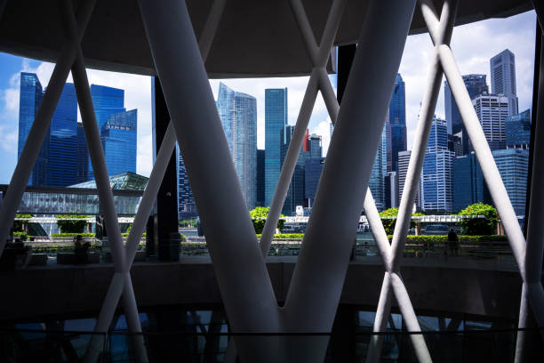 singapore skyline - marina bay sparse contemporary skyscraper imagens e fotografias de stock