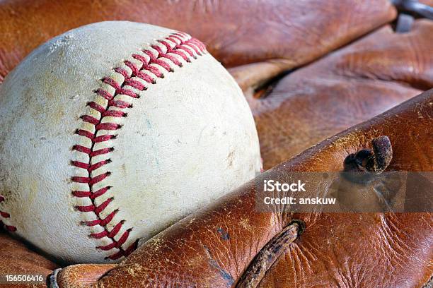 Palla Guanto Da Baseball E Vecchio - Fotografie stock e altre immagini di Antico - Vecchio stile - Antico - Vecchio stile, Baseball, Close-up