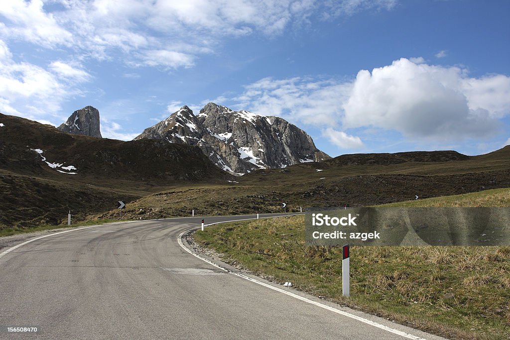 Droga w górach - Zbiór zdjęć royalty-free (Alpy)