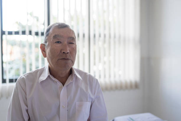 istock Japanese elderly man in doctor's office 1565085423
