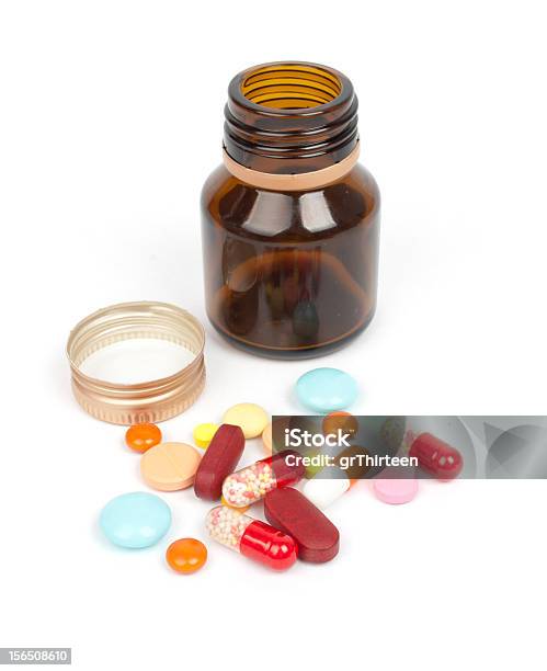 Foto de Medicamento Em Garrafinha Isolado No Fundo Branco e mais fotos de stock de Antibiotico - Antibiotico, Contraceptivo, Cápsula
