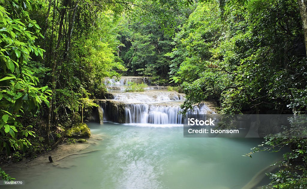 Las hermosas Cataratas - Foto de stock de Agua libre de derechos