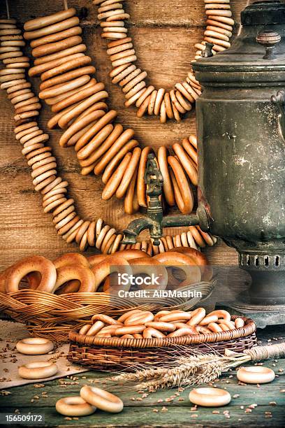 Samovar Y Rosquillas Foto de stock y más banco de imágenes de Al horno - Al horno, Alimento, Anticuado