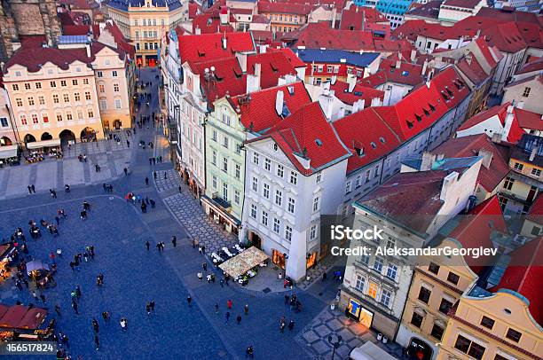 Twilight Vista Di Praga Piazza Della Città Vecchia - Fotografie stock e altre immagini di Palazzo Goltz-Kinsky - Palazzo Goltz-Kinsky, Ambientazione esterna, Architettura