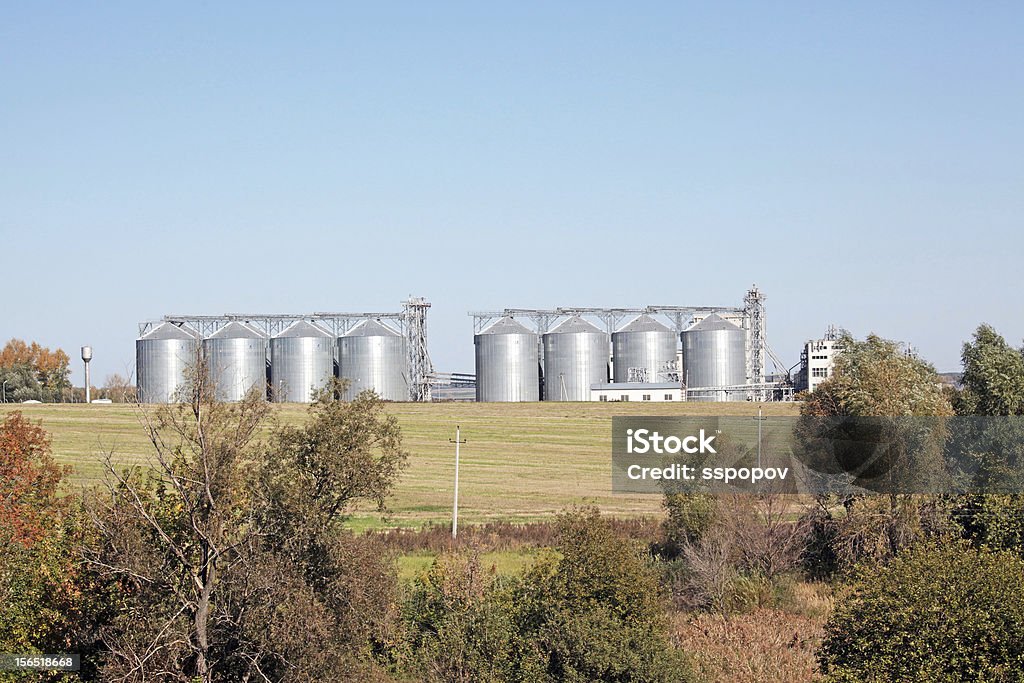 silos per cereali - Foto stock royalty-free di Fabbrica di produzione alimentare
