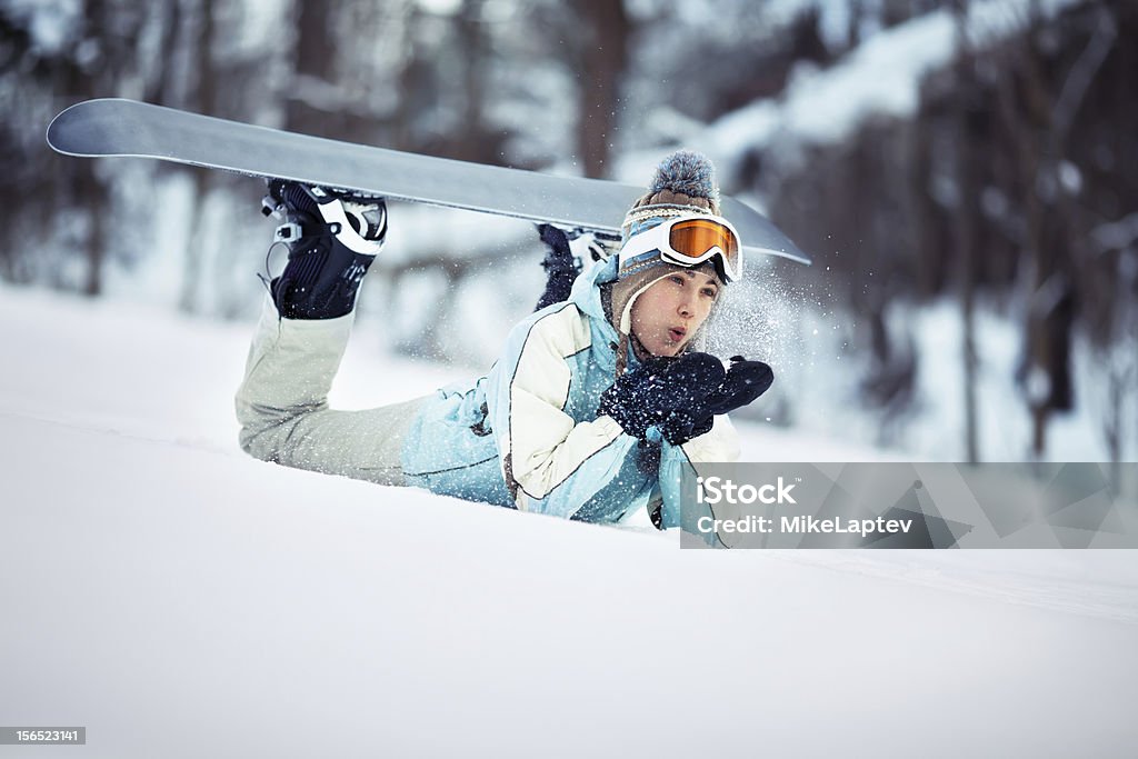 Hembra snowboarder Nieve y viento - Foto de stock de Acostado libre de derechos