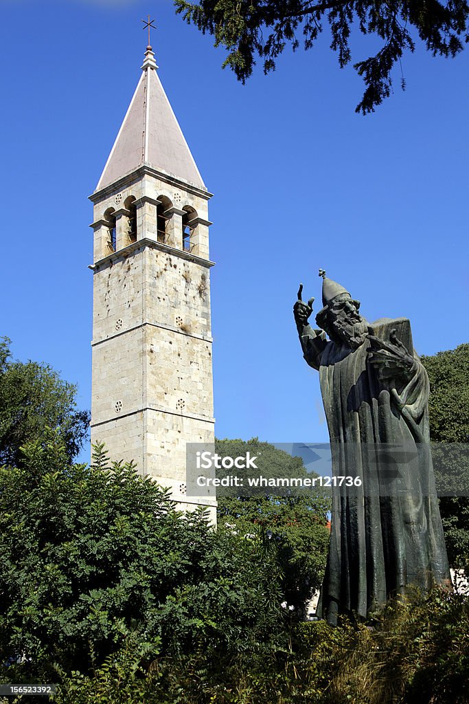 Епископ Грегори Статуя за пределами Diocletians дворец, Сплит, Хорватия - Стоковые фото Вертикальный роялти-фри