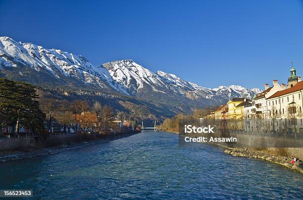 Photo libre de droit de Rivière Inn Et La Ville À Innsbruck Autriche banque d'images et plus d'images libres de droit de Alpes européennes - Alpes européennes, Auberge, Autriche