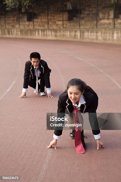 Reunião De Desporto - Fotografias de stock e mais imagens de Aluno da Escola Secundária - Aluno da Escola Secundária, Correr, Adulto